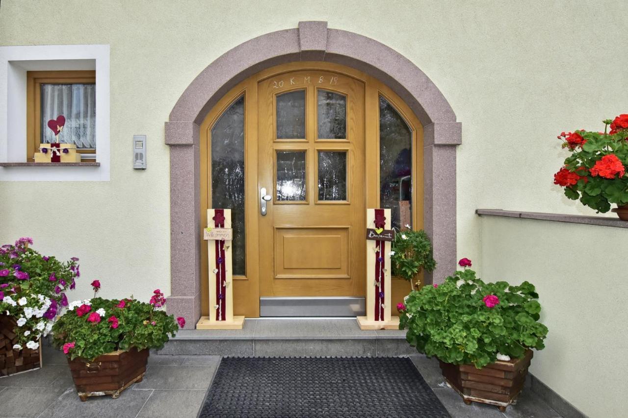 Zimmervermietung Zum Weissen Roessl Sarentino Exteriör bild